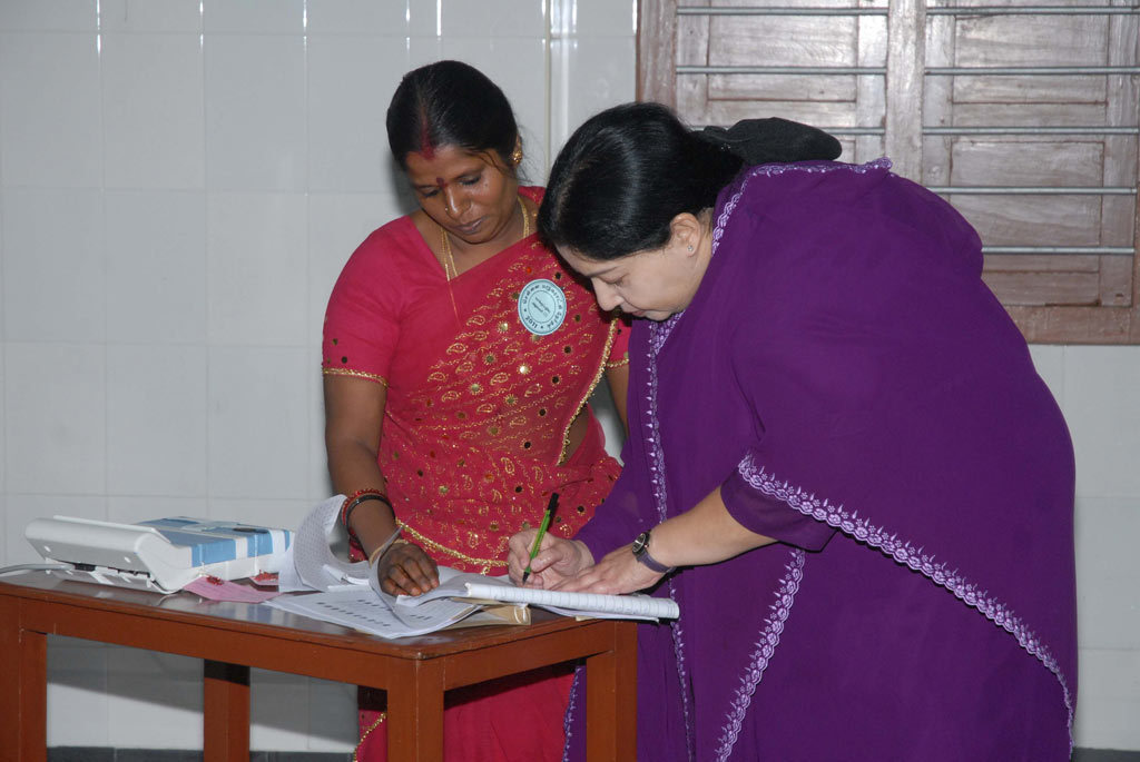 Jayalalitha - Kollywood Celebrities Cast Their Votes - Pictures | Picture 104415